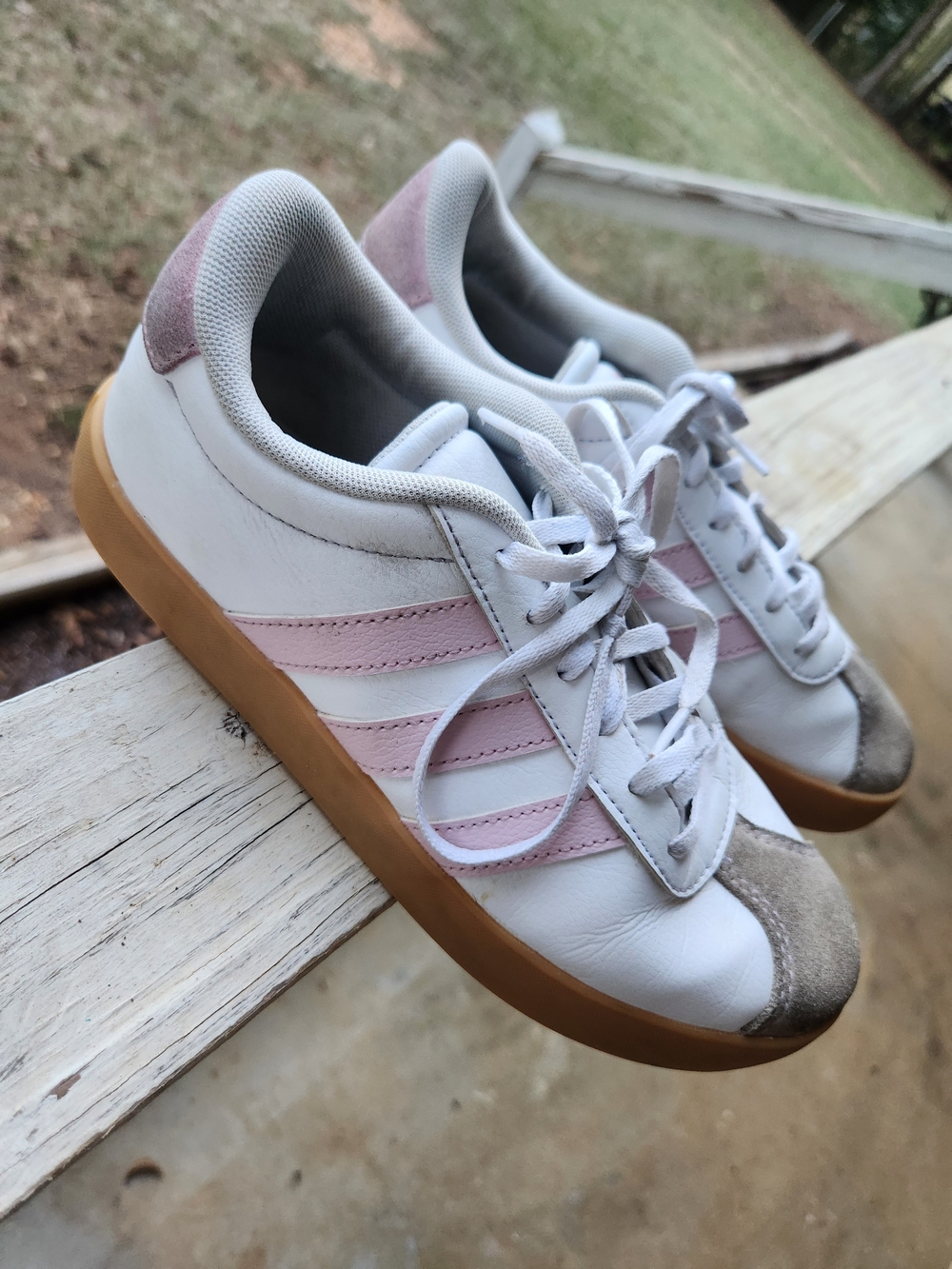 White and Pink Girl’s Casual Sneakers - Classic Low-Top